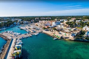 Marina - Seafront Penthouse “Es Port” with Sea View, Mountain View, Wi-Fi, A/C & Balcony (Santanyí)