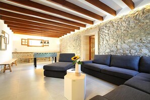 Fireplace, DVD player