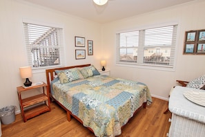 4 bedrooms, iron/ironing board, free WiFi, bed sheets - Semi-Oceanfront, 100 ft to beach access, Sun Decks, KH141, Blue Heaven (Kitty Hawk)