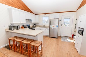 Fridge, microwave, oven, stovetop - Semi-Oceanfront, 100 ft to beach access, Sun Decks, KH141, Blue Heaven (Kitty Hawk)