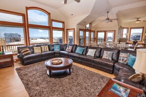 تلفزيون، مدفأة، كرة قدم الطاولة