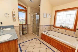 Shower, towels - Semi-Oceanfront, Wild Horses, Pets Welcome, Private Pool, 4x2064, Happy Hours (Corolla)