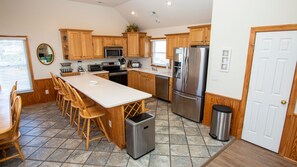 Full-sized fridge, microwave, oven, stovetop - Oceanside, Heated Pool, Poolside Pavilion, Hot Tub, 4, Relax Mom (Corolla)