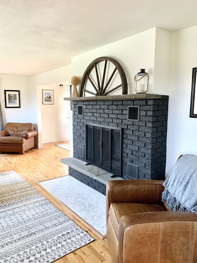 Finger Lakes Farmhouse Home, Dog Friendly, Close to Hiking, Wineries and more
