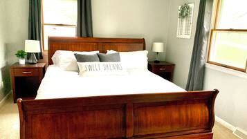 3 chambres, bureau, fer et planche à repasser, lit parapluie