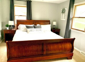 3 bedrooms, desk, iron/ironing board, travel cot - Finger Lakes Farmhouse Home, Dog Friendly, Close to Hiking, Wineries and more (Ithaca)