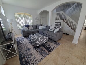 Smart TV, ping pong, stereo - Large Modern 4 Bed 3 Bath Home! Heated Private Pool! Close to Attractions! (Orlando)