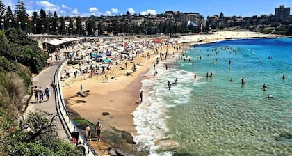 Walk to Coogee Beach Apartment Retreat