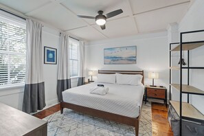 3 bedrooms, desk, iron/ironing board, free WiFi