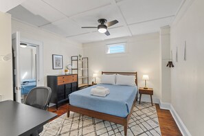 3 bedrooms, desk, iron/ironing board, free WiFi