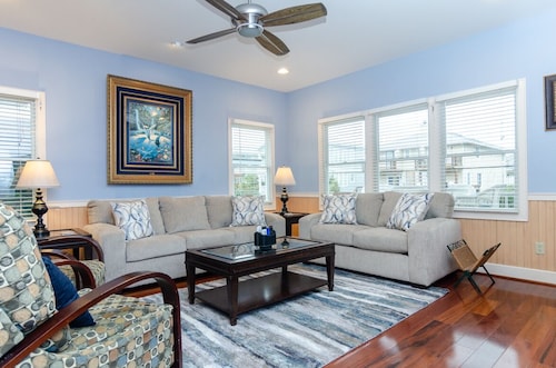 Wonderful Pet friendly Townhome w Ocean Views
