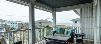 Wonderful Pet friendly Townhome w Ocean Views