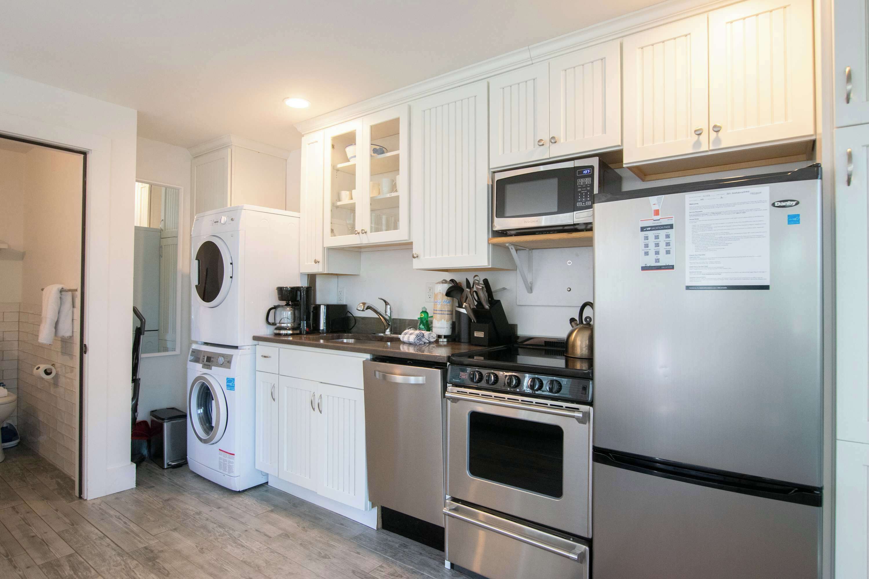 Refrigerador, microondas, horno, placa de cocina