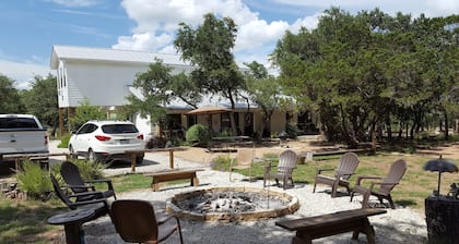 Centrally Located Vacation Rental with 7 B/R and 7 private bathrooms and Pool