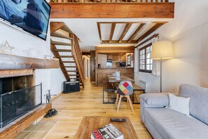 TV, lettore DVD, impianto stereo