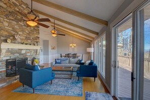 Smart-TV, peis, videospill og bøker