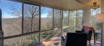 Grandview stunning mountain views near Brevard, single level, game room, fireplace, Biltmore Pass