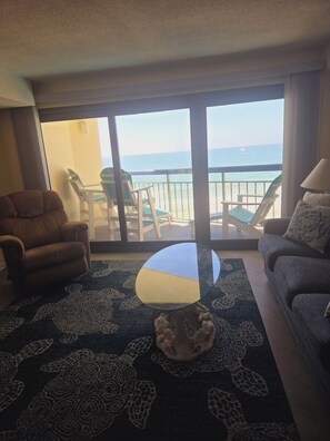 Tv, dvd-spelare och böcker