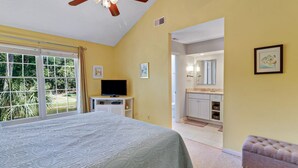 2 bedrooms, iron/ironing board, travel cot, WiFi - 234 Evian Villa Steps to Pool, Tennis, Pickleball (Hilton Head Island)