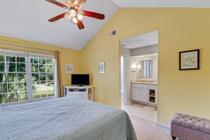 Room - 234 Evian Villa Steps to Pool, Tennis, Pickleball (Hilton Head Island)