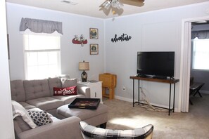 TV - Edisto River Cottage (Round O)