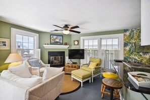 TV, fireplace, books - Oceanfront Alta Mira on the Golden Mile (Myrtle Beach)