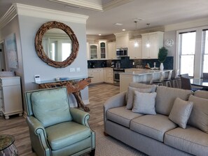 Flat-screen TV, fireplace, DVD player