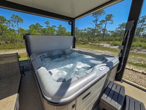 Outdoor spa tub