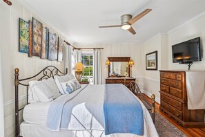 6 bedrooms, WiFi, bed sheets