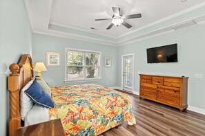 3 bedrooms, free WiFi, bed sheets - Happy Ours - Short Walk to Beach, Game Room (North Myrtle Beach)