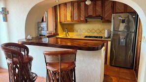 Microwave, oven - Amazing views of La Ropa Bay 3 BR condo (Zihuatanejo)