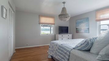 4 bedrooms, iron/ironing board, free WiFi, bed sheets