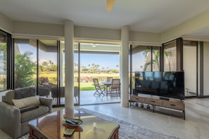 Smart-TV, bøker og kontorer