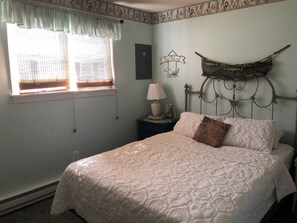 2 bedrooms, iron/ironing board, WiFi