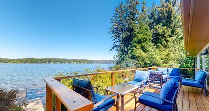 Lakefront dream with private hot tub, dock, kayaks, pedal boat & amazing views