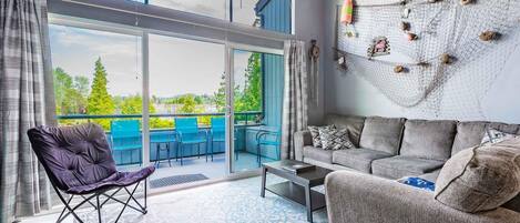 Smart TV, fireplace, DVD player, table football