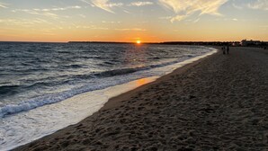 A beach with a sunset, waves, and footprints in the sand. - Osterville Gem with Central A/C and Walking Distance to Joshua’s Pond! (Osterville)