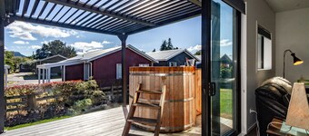 SnoBox with Hot Tub - Sleeps 7 - Ohakune Holiday Home