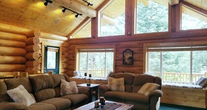 Luxury upscale cabin, quiet cul-de-sac, free Wi-Fi