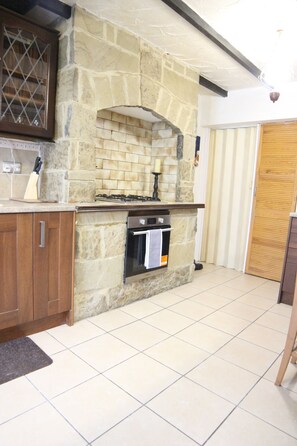 Fridge, microwave, oven, stovetop - Newly Refurbished Spacious Victorian House (Dartford)