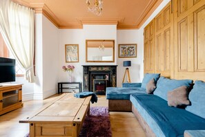 TV - Newly Refurbished Spacious Victorian House (Dartford)