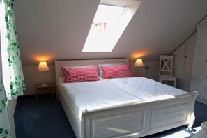 2 bedrooms, desk, iron/ironing board