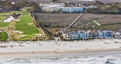 Family friendly unit. Short walk or shuttle to the beach!