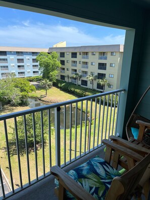 Property grounds - Family friendly unit.  Short walk or shuttle to the beach! (Hilton Head Island)