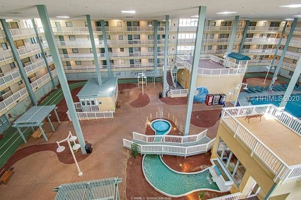 Sisäuima-allas, ulkouima-allas