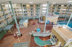 Piscine couverte, piscine extérieure