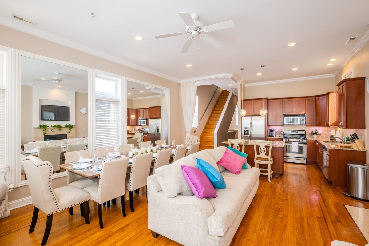 NEW LUXURY PENTHOUSE CONDO