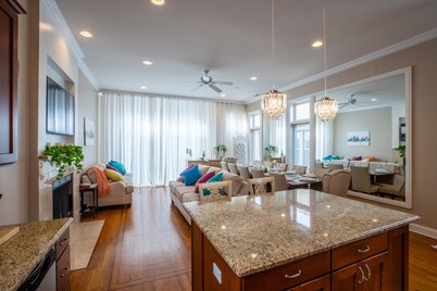 NEW LUXURY PENTHOUSE CONDO