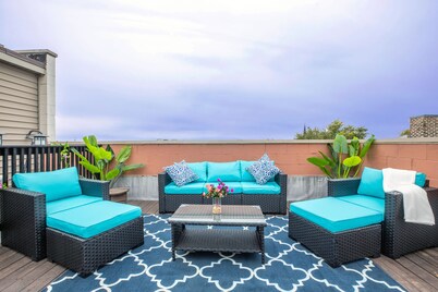 NEW LUXURY PENTHOUSE CONDO