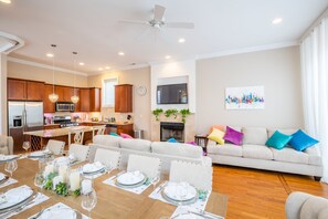 Dining - NEW LUXURY PENTHOUSE CONDO (Chicago)